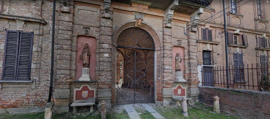 Rocca Brivio - Vista frontale con il portone di ingresso