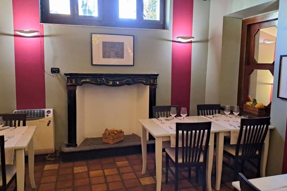 Osteria del Portone - Melegano, vista interno con camino