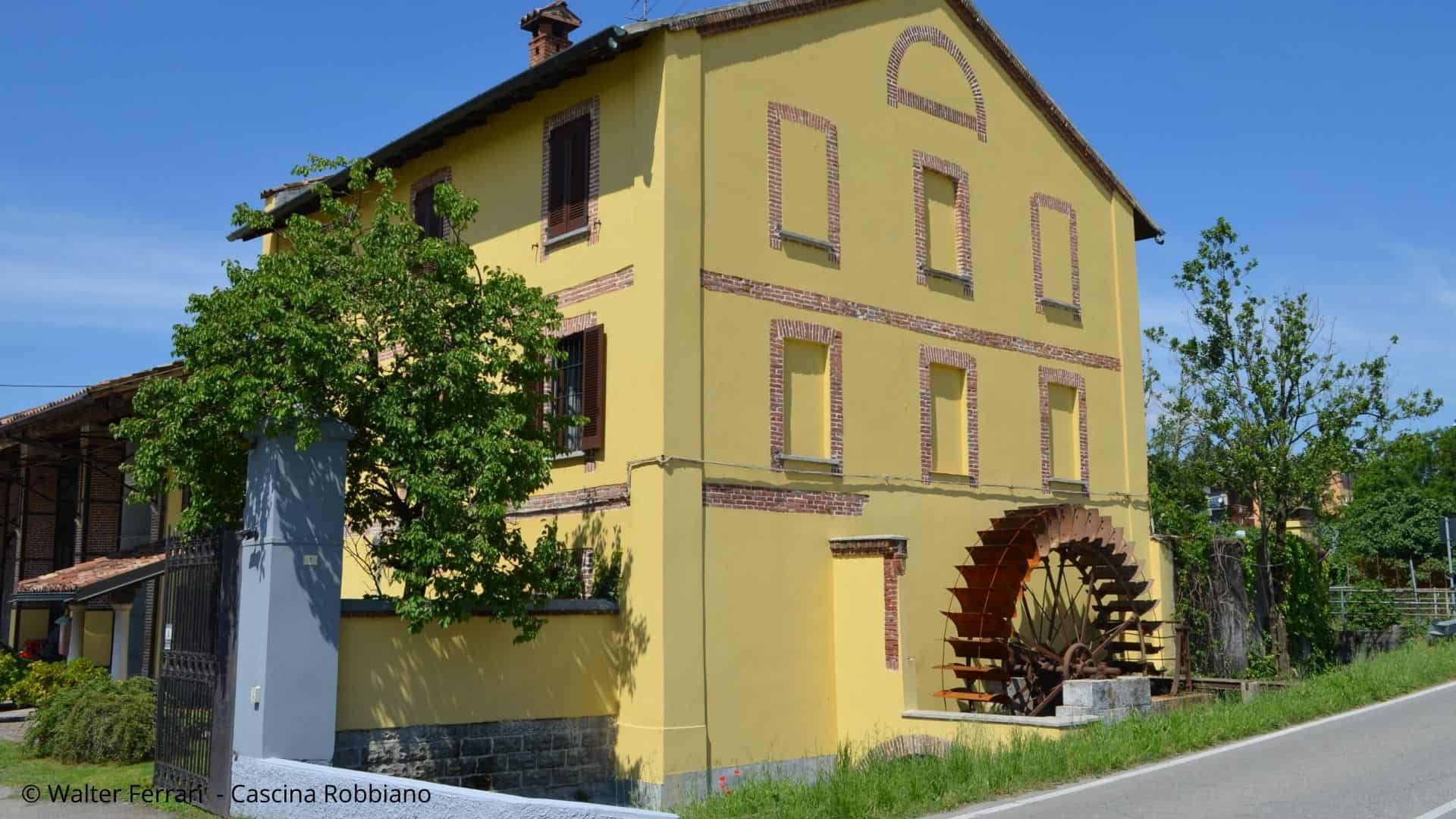 Sita a Robbiano di Mediglia (MI), la Cascina Robbiano è una cascina a doppia corte, una delle più importanti della zona